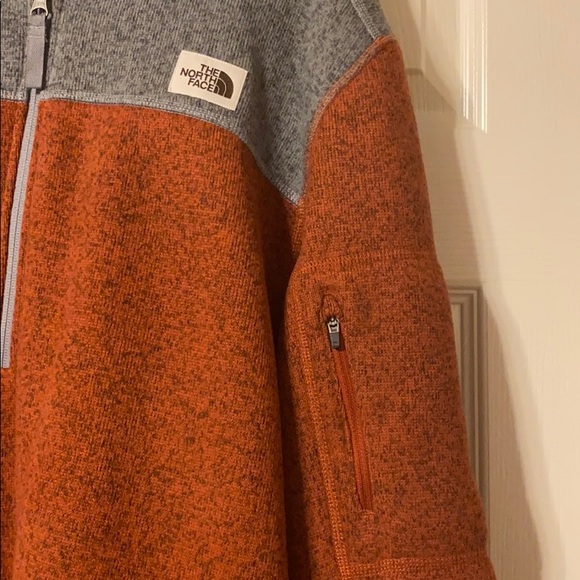 North Face Pull Over - Picture 2 of 4